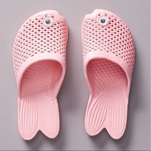 NWT Anthropologie Girls Goldfish sandals